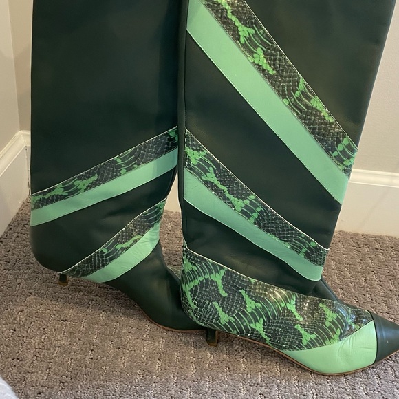 TIBI 39.5 Gorgeous green python boots! Kitten heel! - Picture 2 of 4
